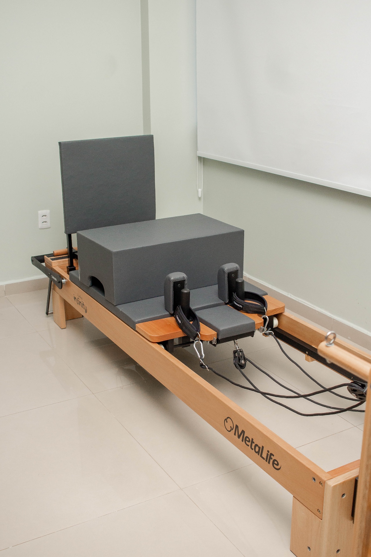 Reformer de pilates preparado para atendimento