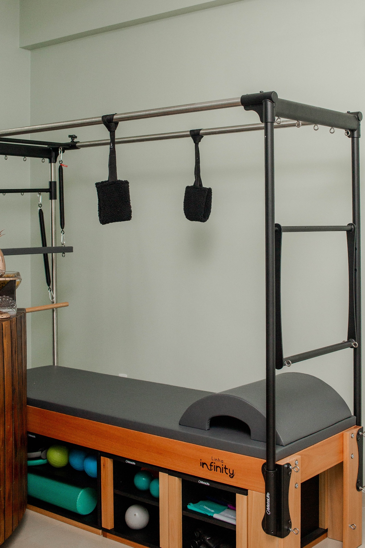 Cadillac de pilates no estúdio da Mais Mulher